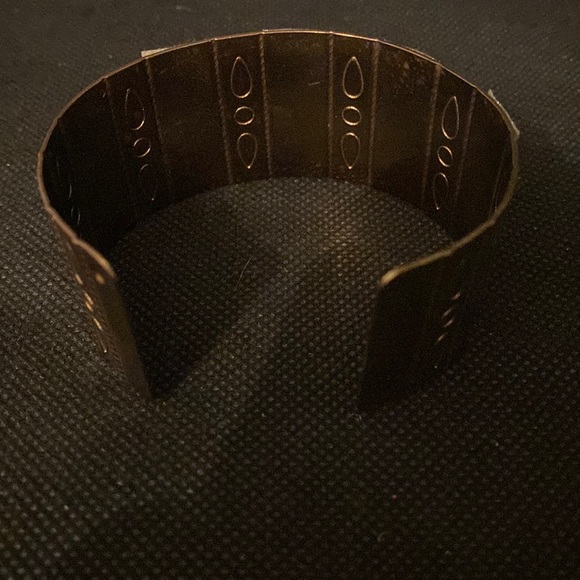Vintage brass with leopard fabric cuff bracelet - Picture 7 of 9
